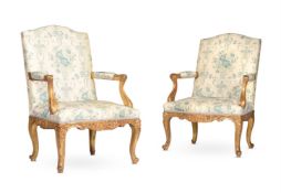 A PAIR OF CARVED GILTWOOD AND PRINTED SILK UPHOLSTERED ARMCHAIRS, IN EARLY 18TH CENTURY STYLE
