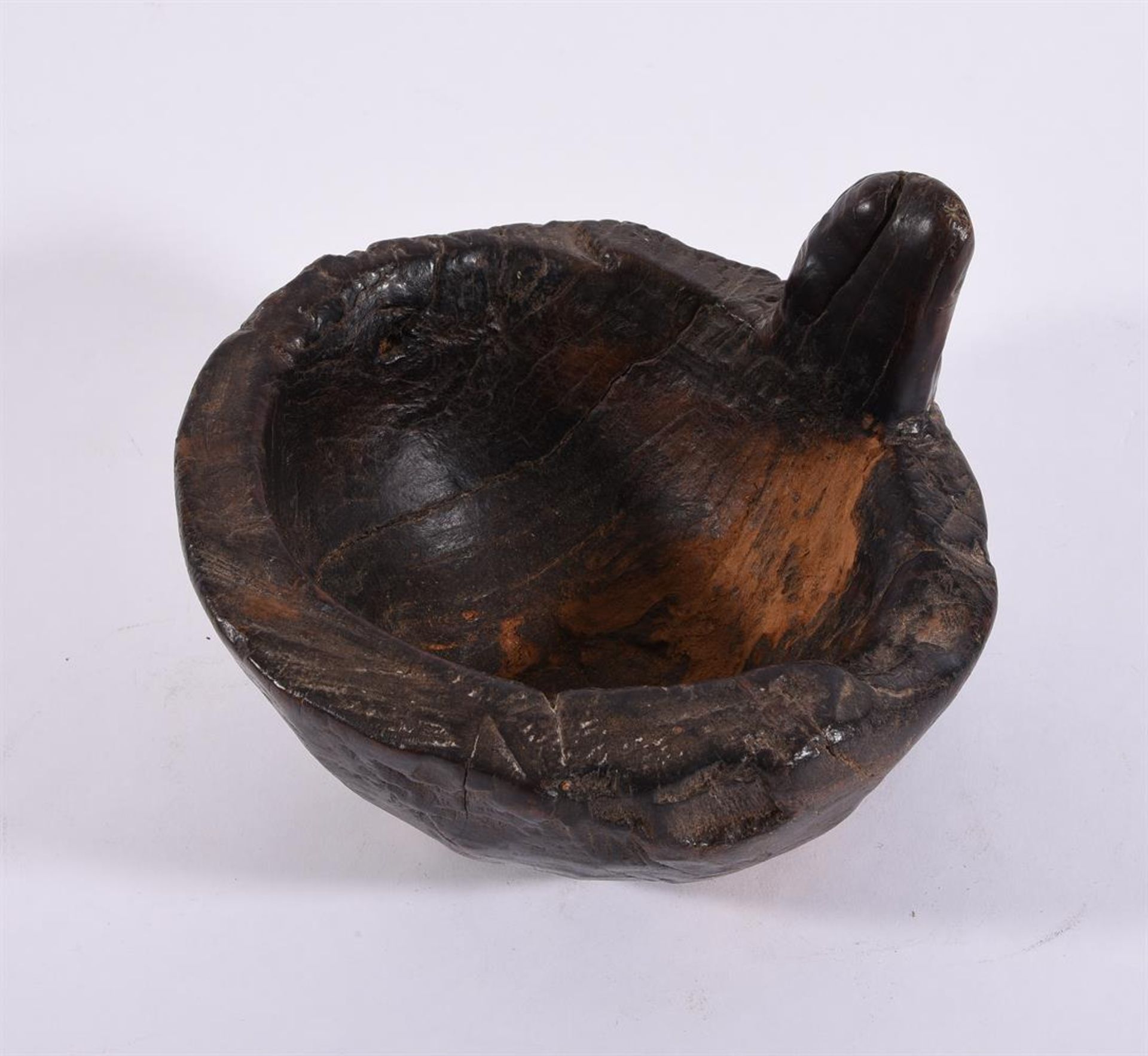 A TREEN BOWL OF PIGGIN FORM, POSSIBLY IRISH, 18TH OR 19TH CENTURY - Bild 3 aus 3