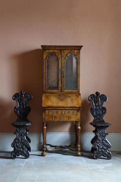 A QUEEN ANNE WALNUT AND FEATHER BANDED BUREAU CABINET, CIRCA 1705