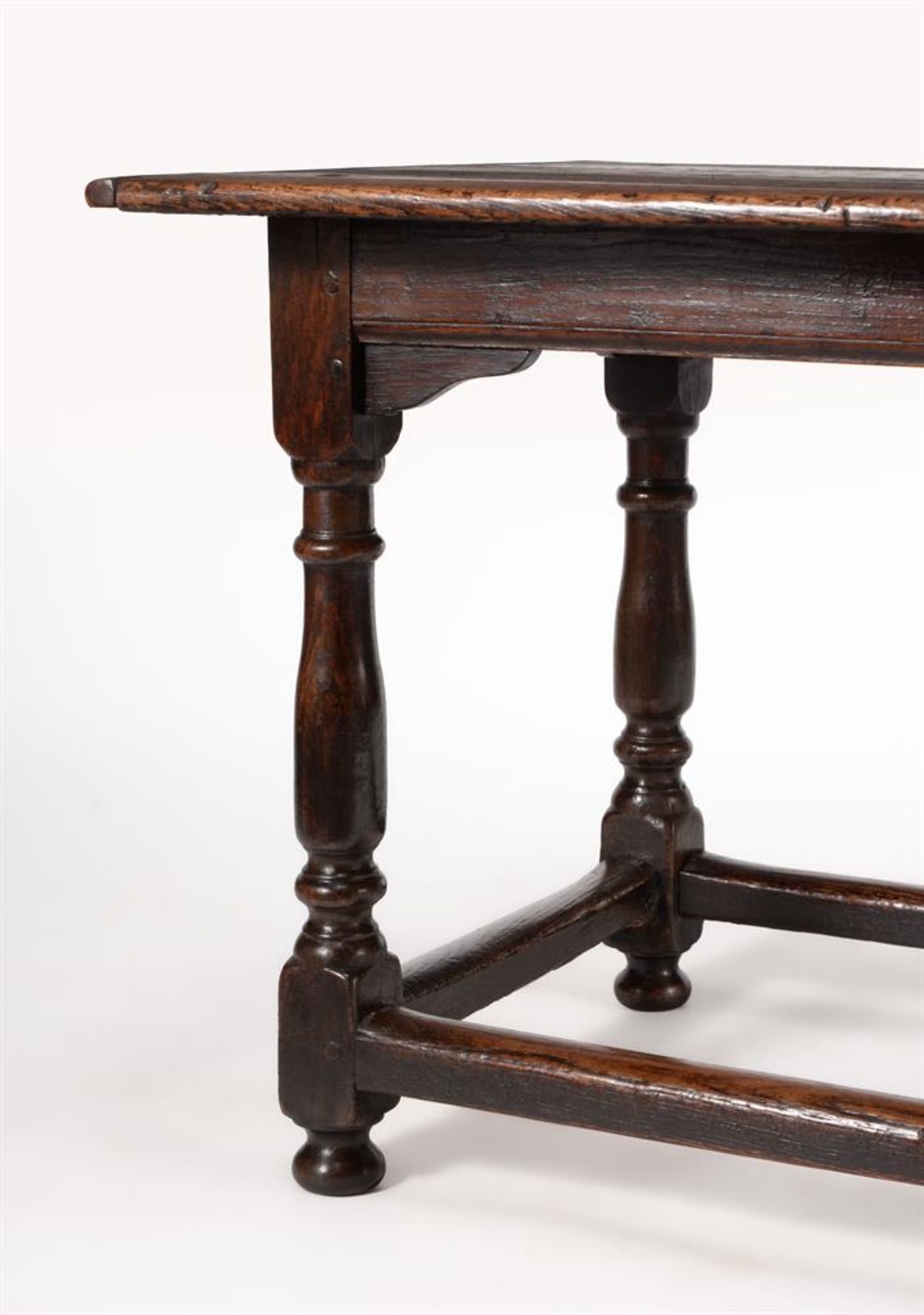 A QUEEN ANNE OAK REFECTORY TABLE, CIRCA 1710 - Bild 3 aus 5
