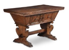 AN ITALIAN WALNUT RENT TABLE OR SIDE TABLE, 16TH/17TH CENTURY