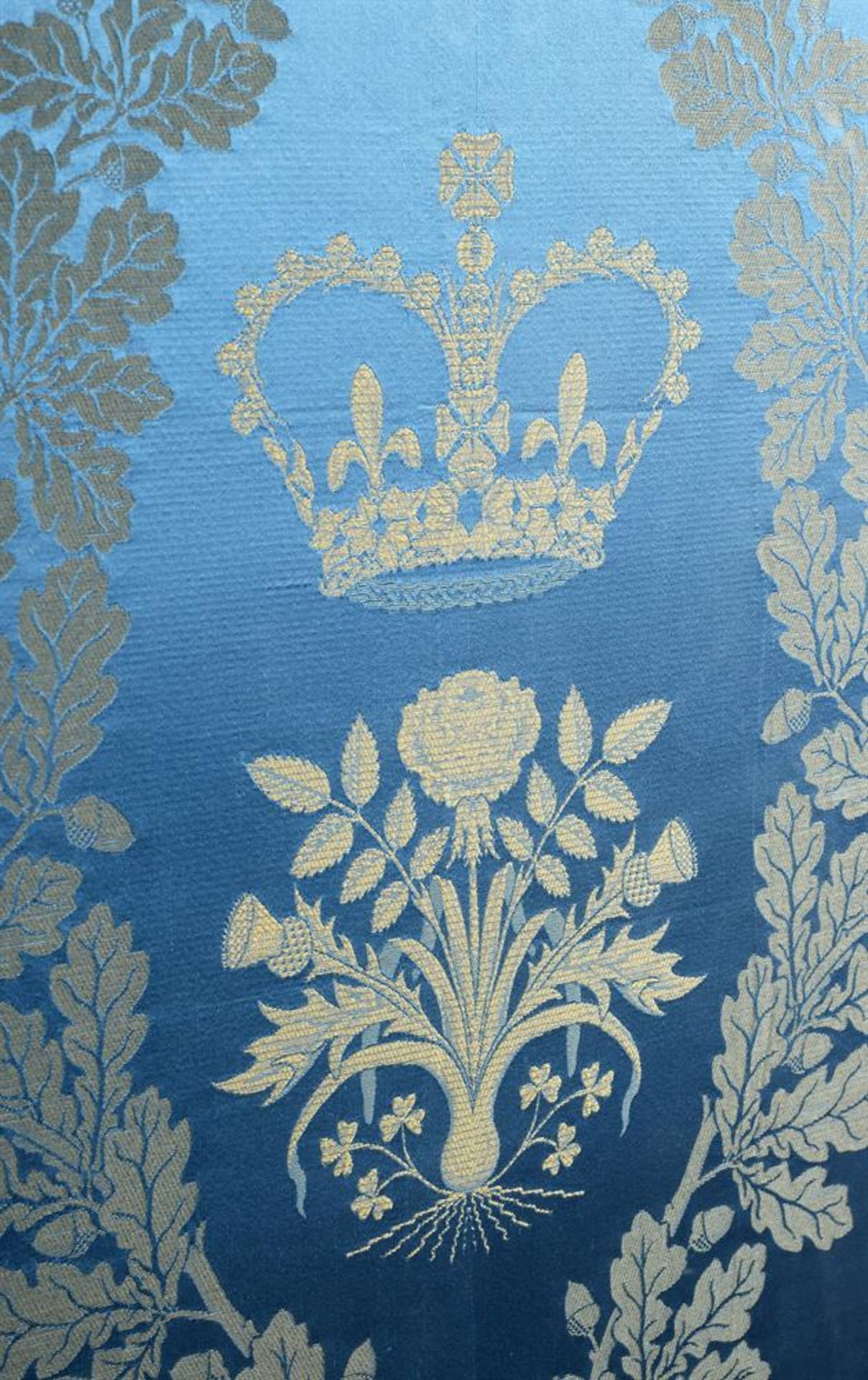 A FINE WOVEN SILK PANEL FROM THE CORONATION OF HER MAJESTY QUEEN ELIZABETH II, 1953 - Image 6 of 6