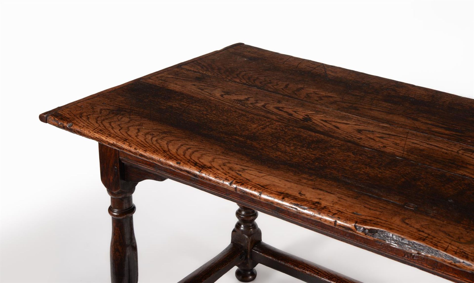 A QUEEN ANNE OAK REFECTORY TABLE, CIRCA 1710 - Bild 2 aus 5