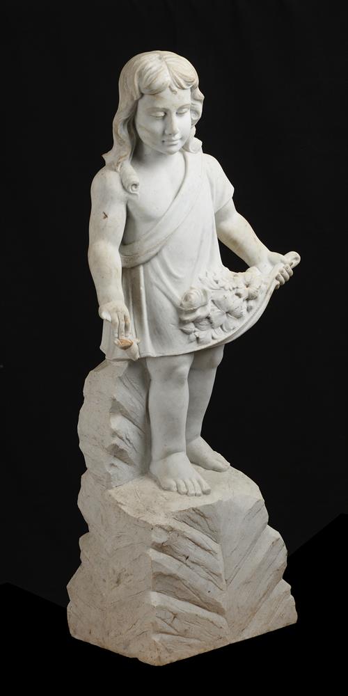 A CARVED WHITE MARBLE FIGURE OF A YOUNG GIRL GATHERING FLOWERS, EARLY 20TH CENTURY - Image 3 of 4