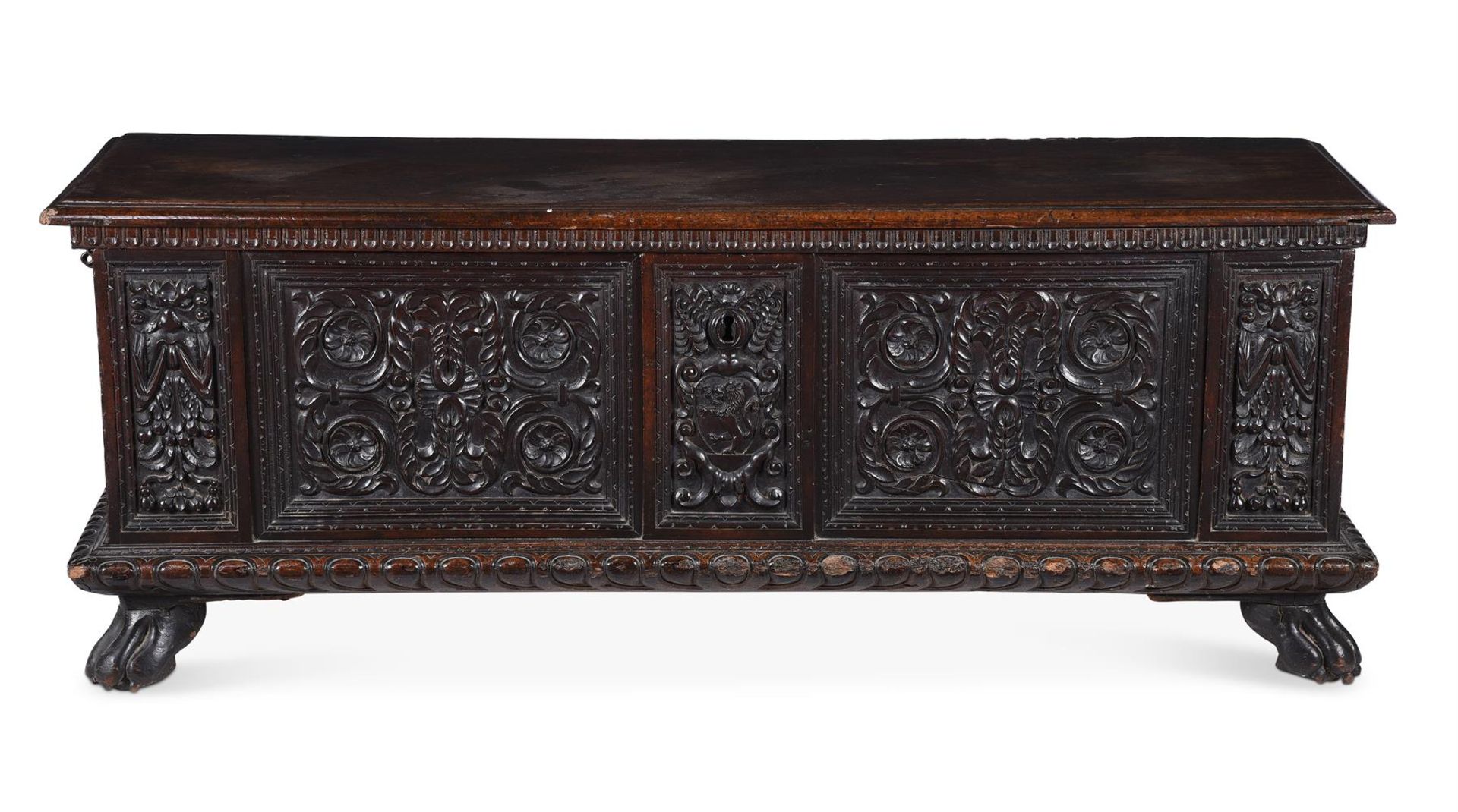 AN ITALIAN CARVED WALNUT CASSONE, CIRCA 1600 - Bild 2 aus 5