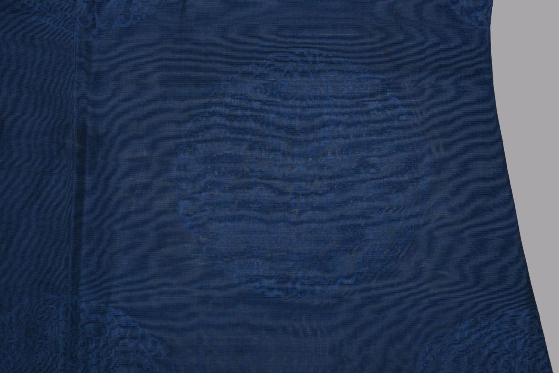 A rare Chinese Manchu blue summer gauze courtier's riding robe - Image 4 of 5