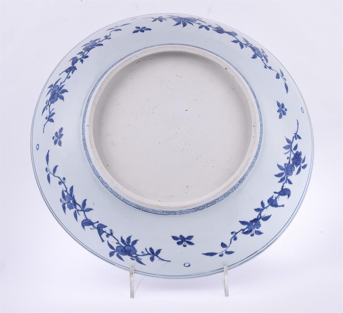 A Chinese large vivid blue and white dish - Image 5 of 5