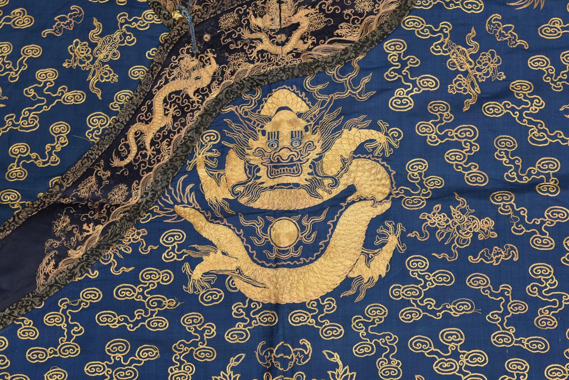 A Chinese blue satin silk 'dragon' robe - Image 5 of 7