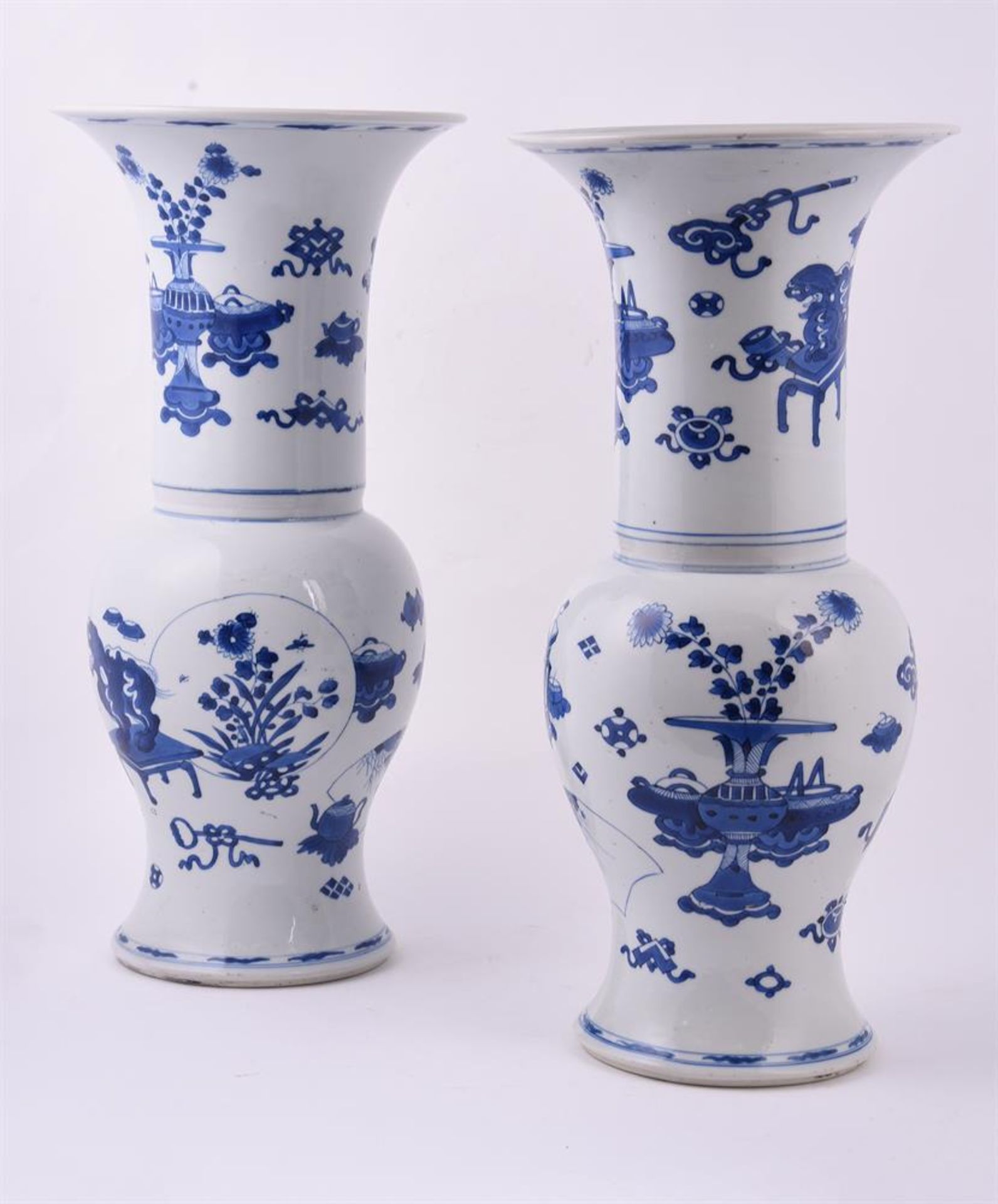 A pair of Chinese blue and white 'Phoenix-Tail' vases - Image 2 of 7