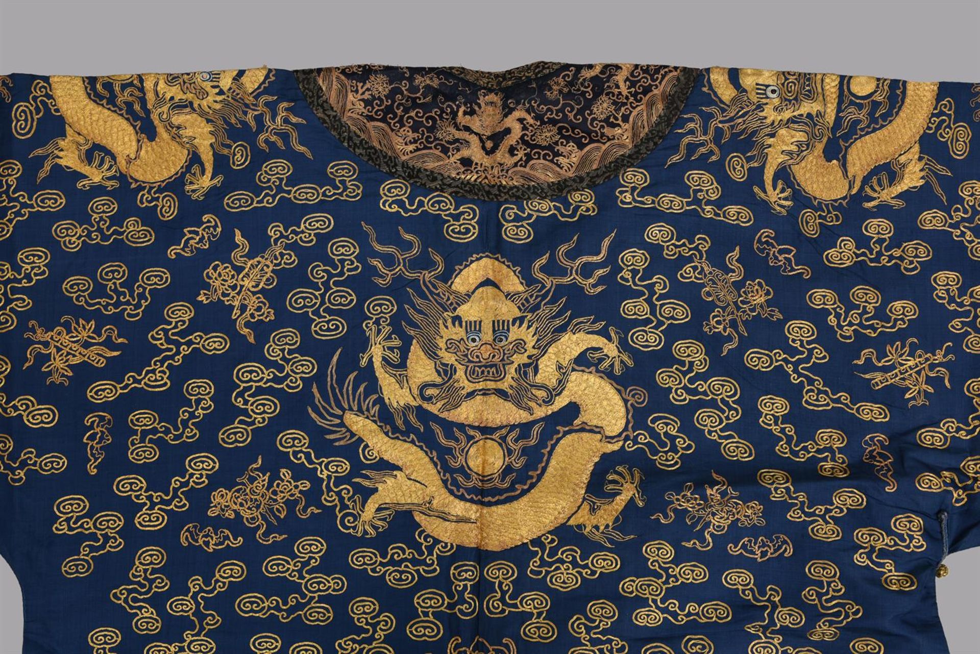 A Chinese blue satin silk 'dragon' robe - Image 7 of 7
