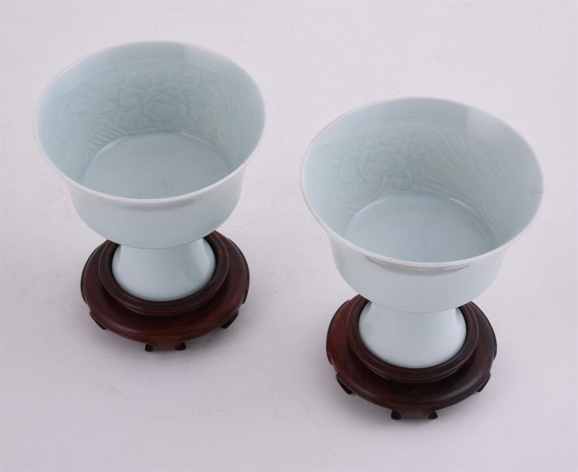 A rare pair of Chinese 'Phoenix' stem cups - Image 8 of 8