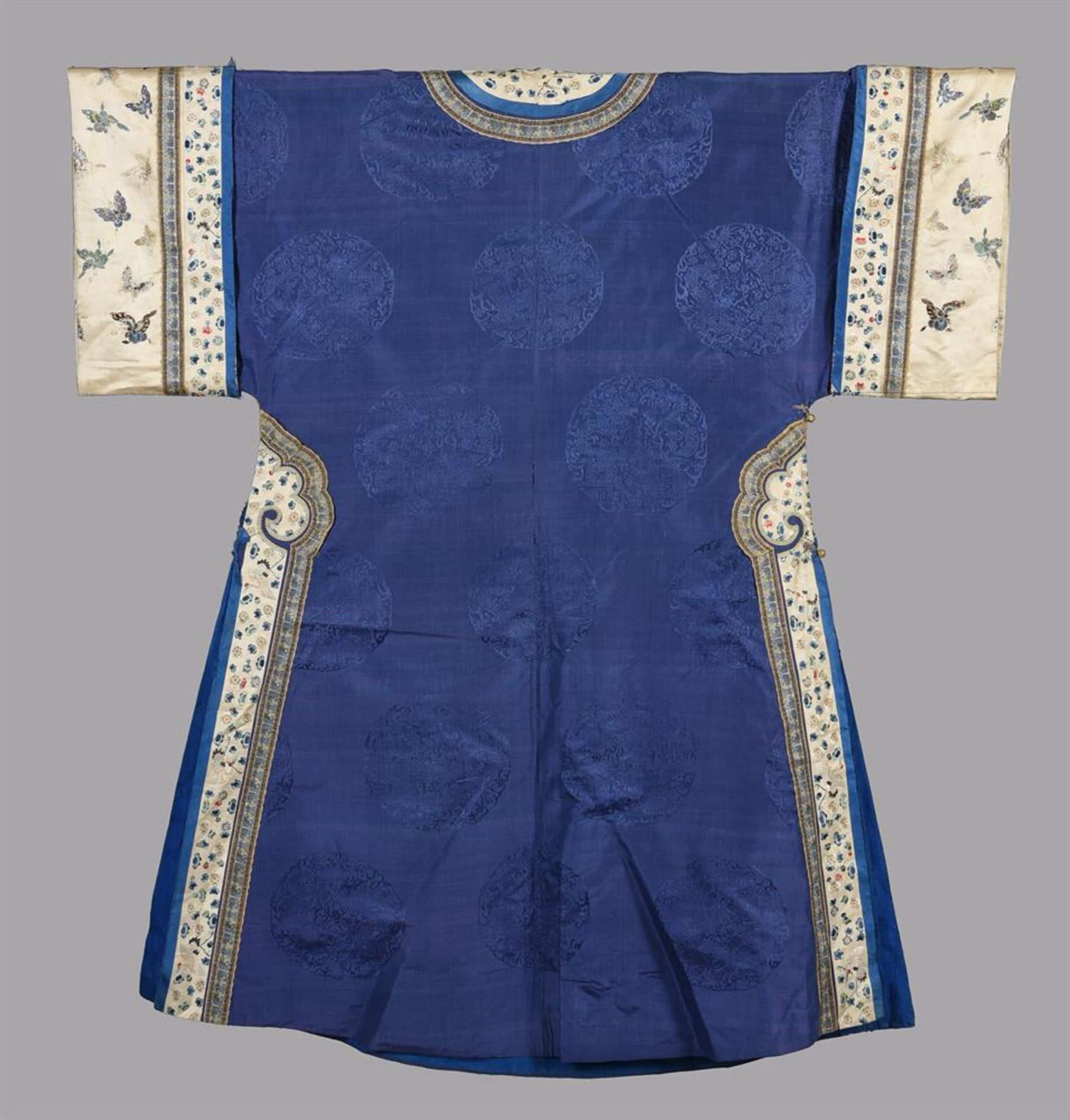 An elegant Chinese Manchu woman's full length Court gown - Image 6 of 6