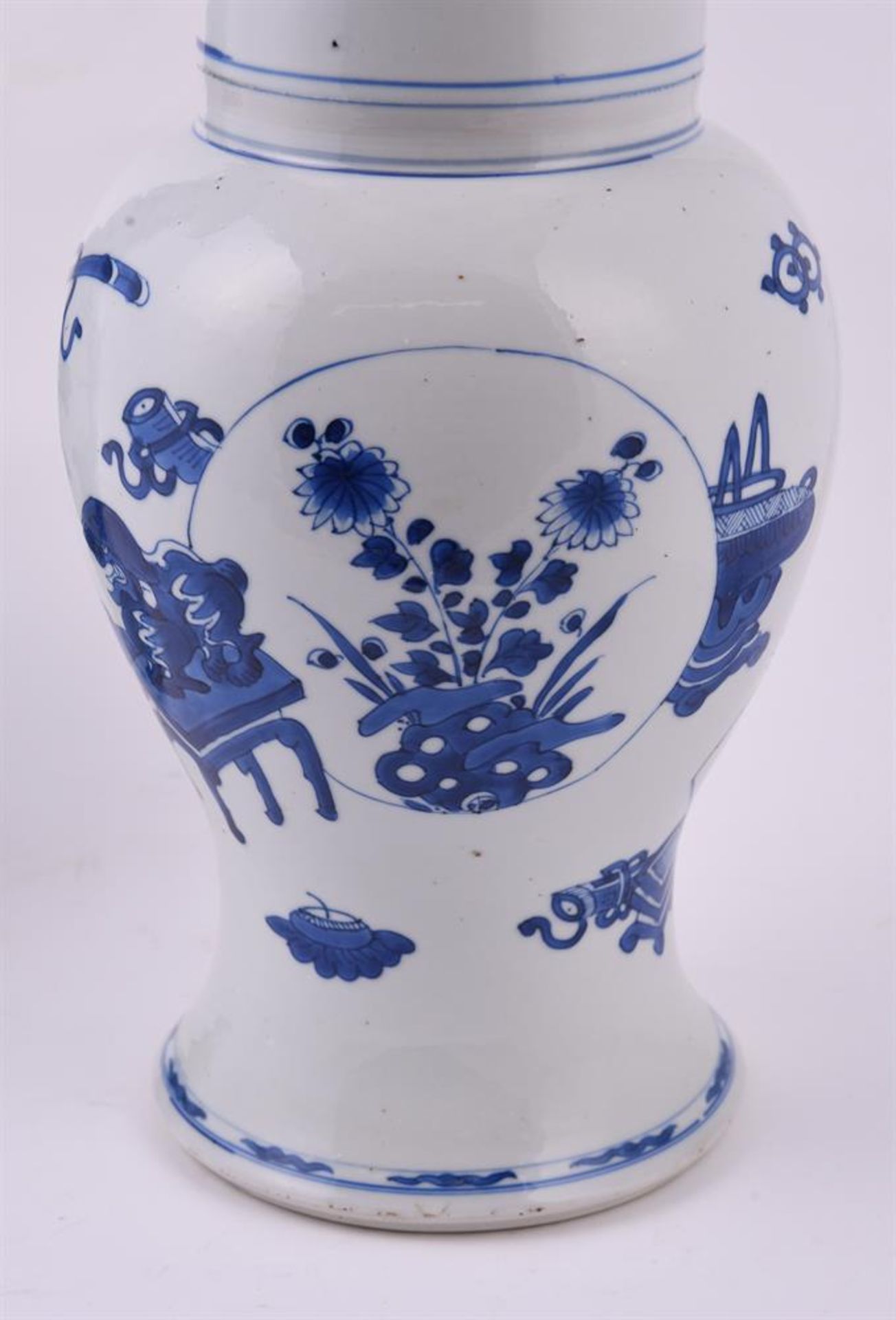 A pair of Chinese blue and white 'Phoenix-Tail' vases - Image 6 of 7