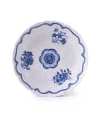 A Chinese Export Worcester-style blue and white shaped 'junket' dish