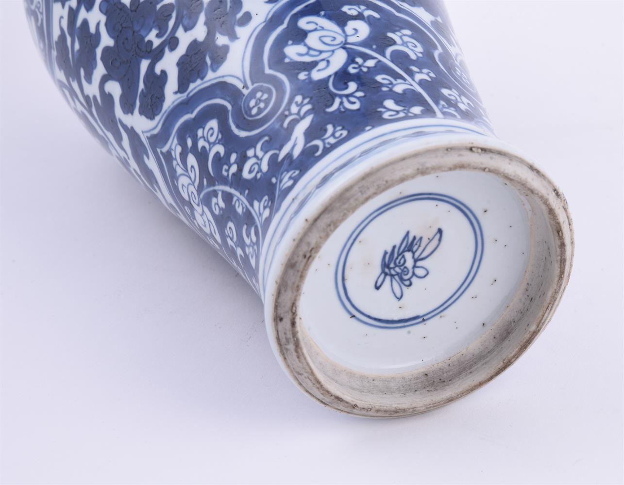 A Chinese blue and white vase - Image 3 of 3
