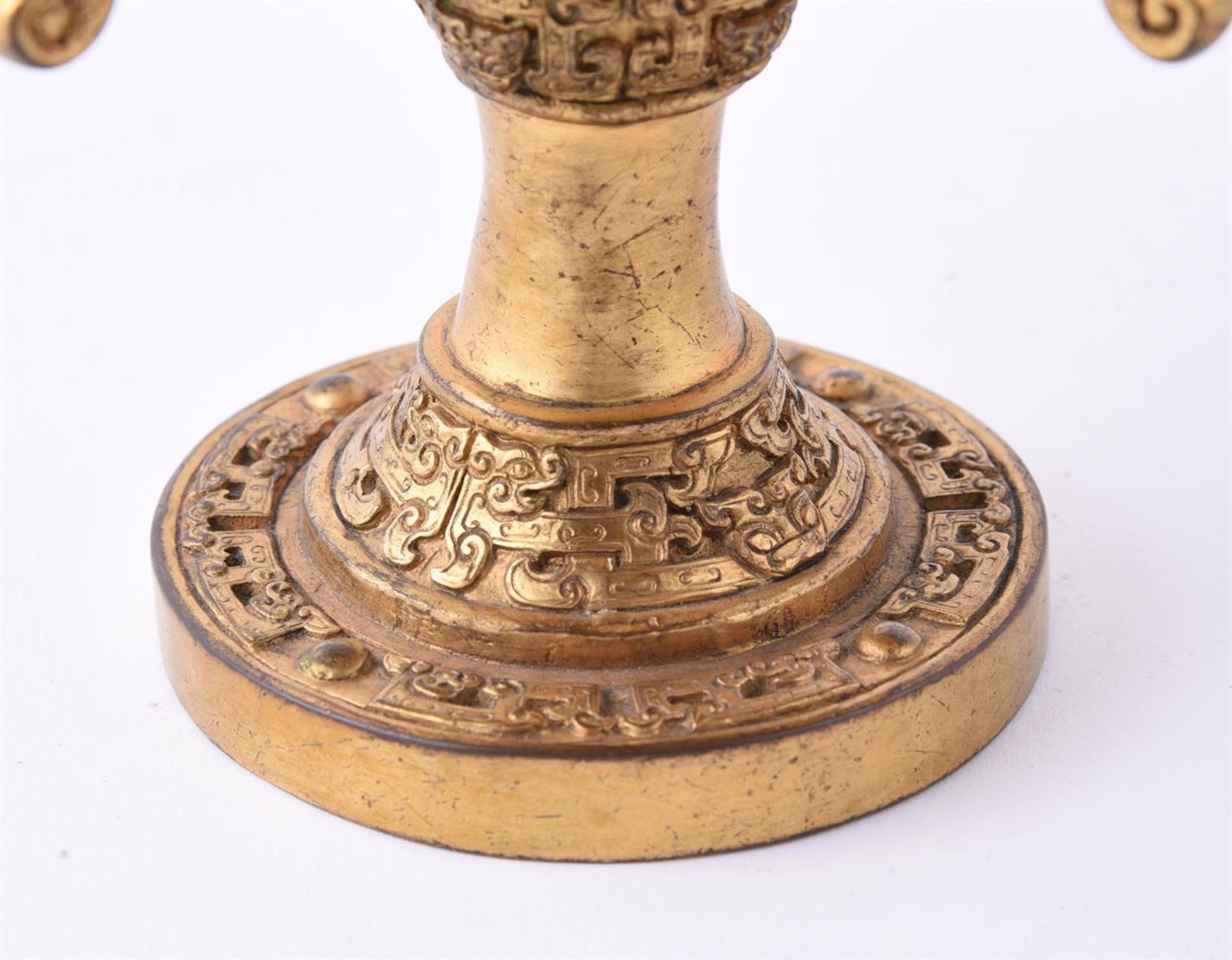 A Chinese gilt bronze dou censer and cover - Bild 5 aus 5