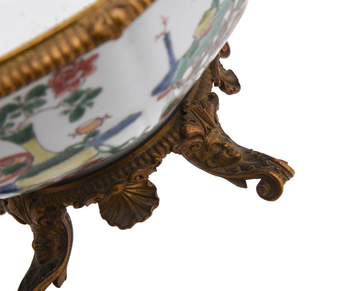 A pair of Chinese famille verte octagonal bowls - Image 5 of 5
