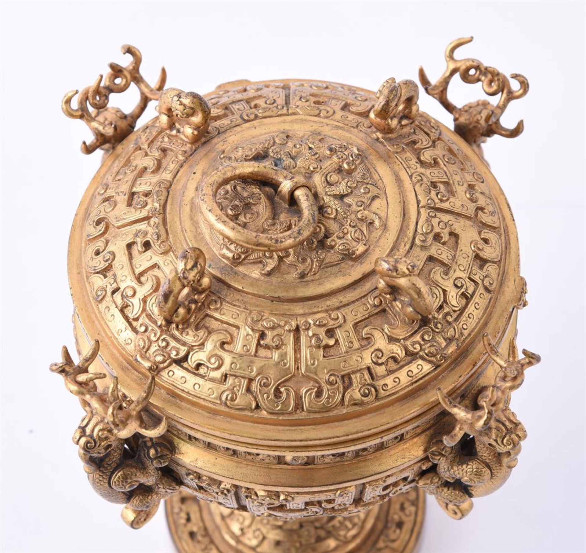 A Chinese gilt bronze dou censer and cover - Bild 3 aus 5