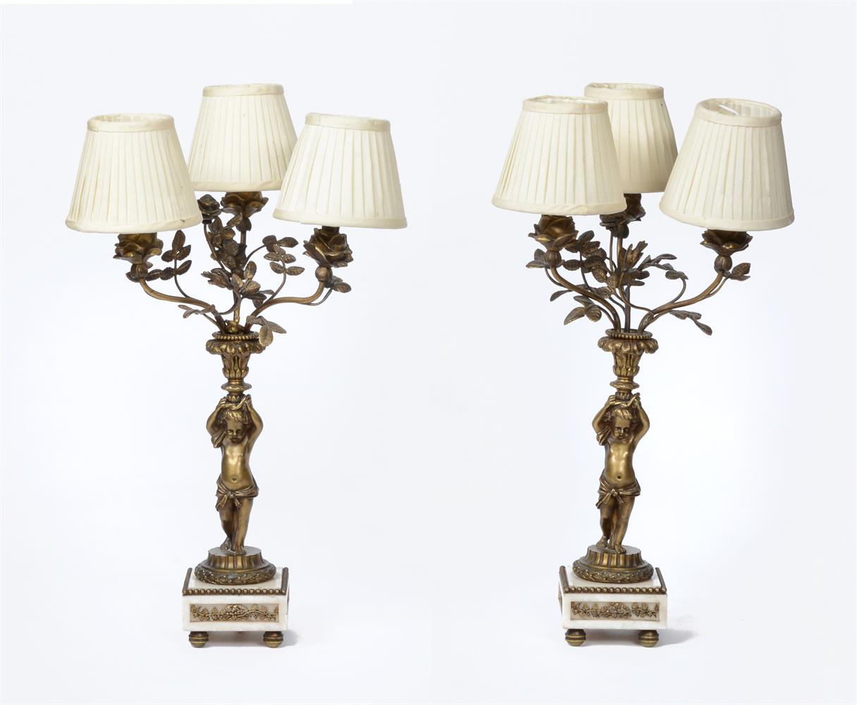 A PAIR OF GILT METAL AND MARBLE TABLE LAMPS - Image 2 of 3