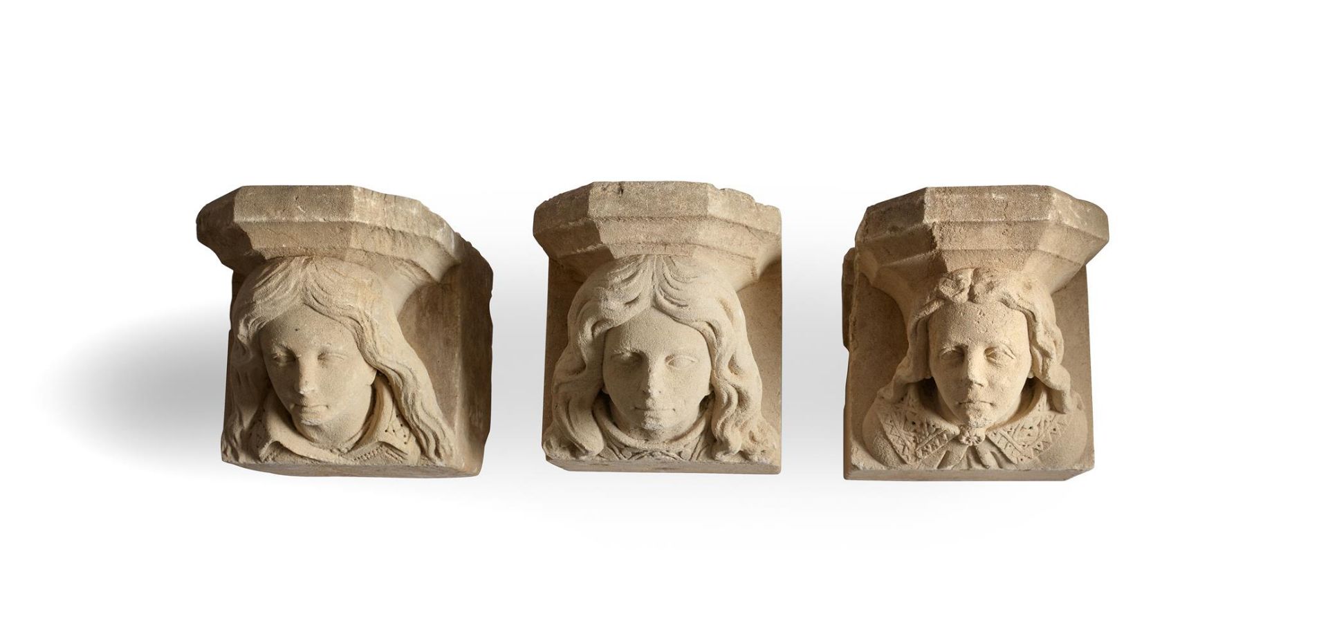 A SET OF THREE CARVED SANDSTONE CORBEL HEADS - Bild 3 aus 8