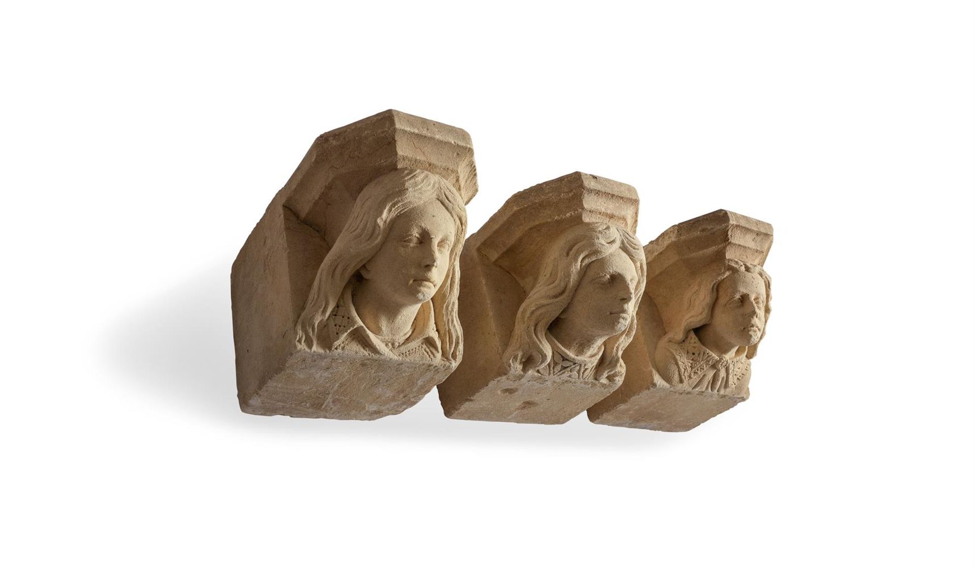 A SET OF THREE CARVED SANDSTONE CORBEL HEADS - Bild 2 aus 8