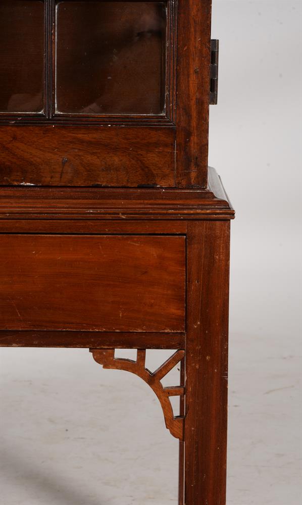 A MAHOGANY DISPLAY CABINET IN GEORGE III STYLE - Image 2 of 2