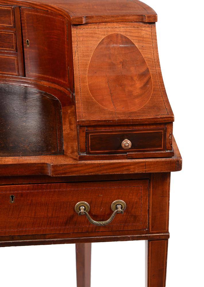 A VICTORIAN FIDDLEBACK MAHOGANY CARLTON HOUSE DESK - Image 2 of 4