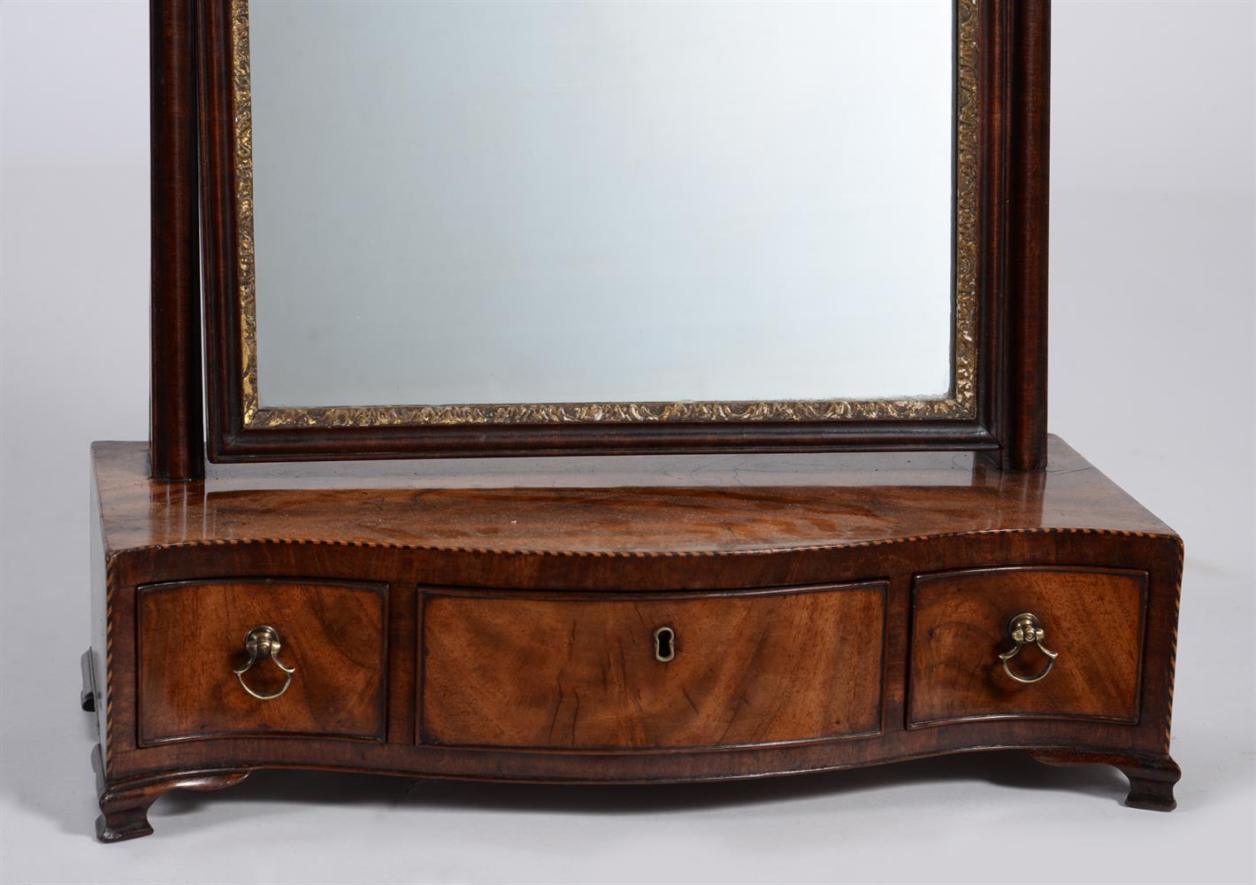 A GEORGE II MAHOGANY AND PARCEL GILT DRESSING TABLE MIRROR - Image 3 of 3