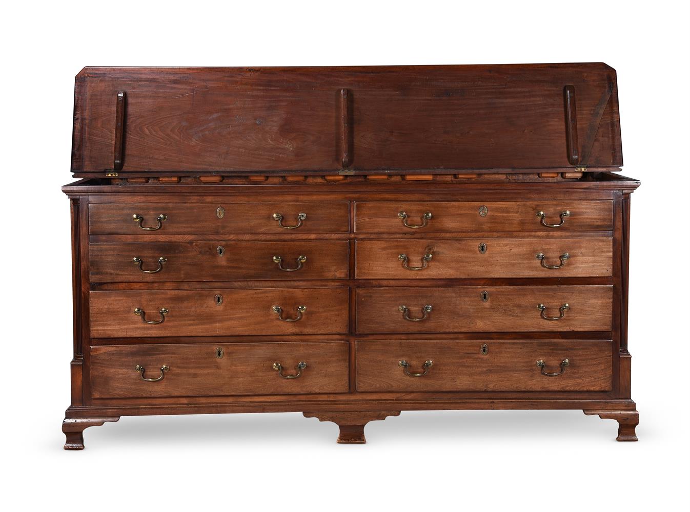 A GEORGE III MAHOGANY MULE CHEST - Image 2 of 4