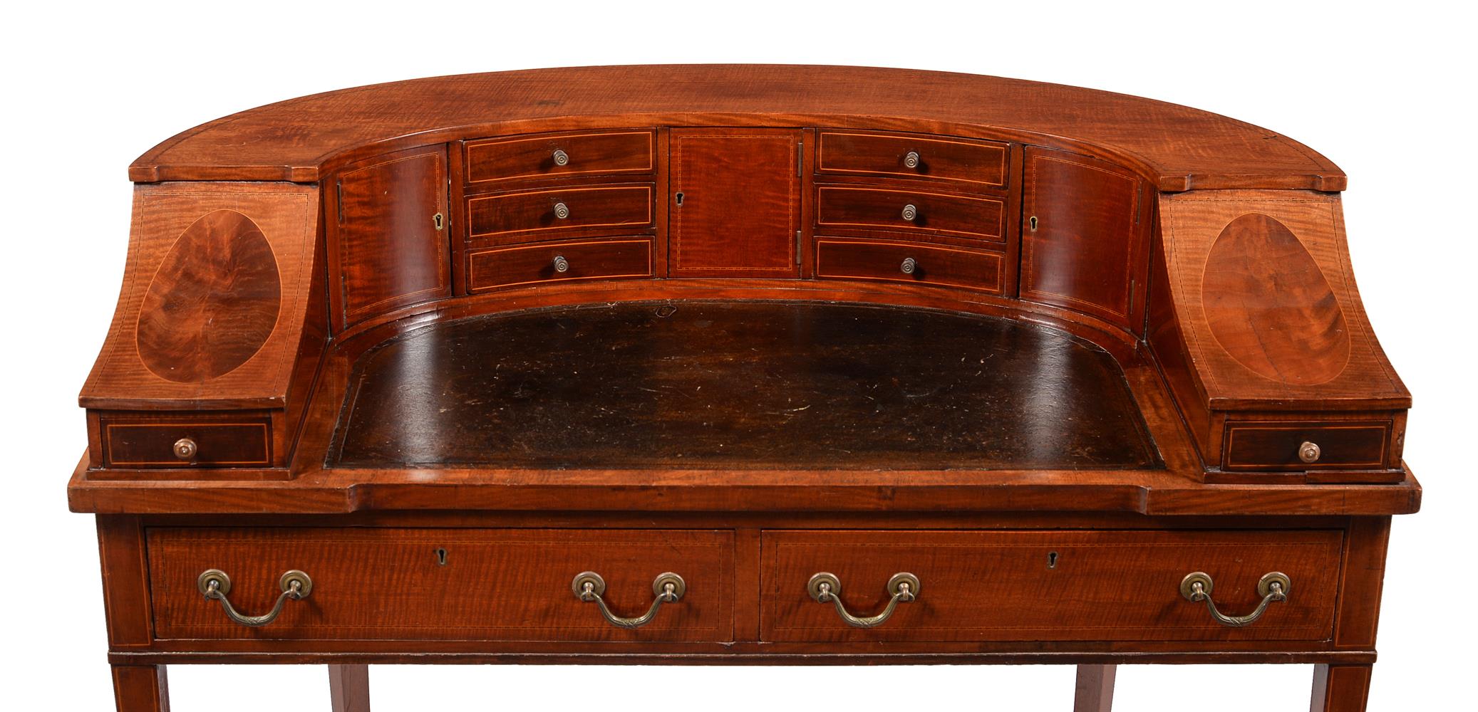 A VICTORIAN FIDDLEBACK MAHOGANY CARLTON HOUSE DESK - Image 4 of 4