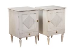 A PAIR OF WHITE PAINTED BEDSIDE TABLES IN SWEDISH STYLE