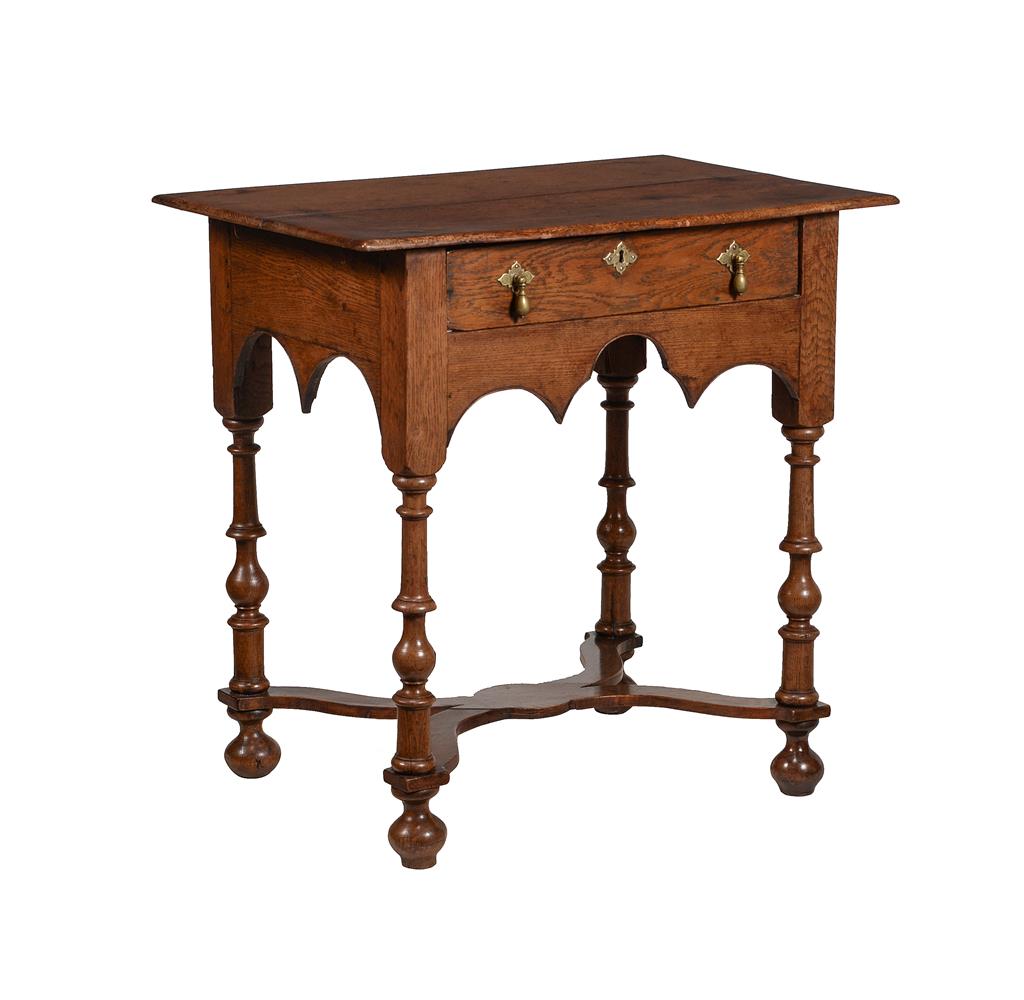 A WILLIAM & MARY OAK SIDE TABLE
