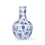 A LARGE CHINESE BLUE AND WHITE VASE