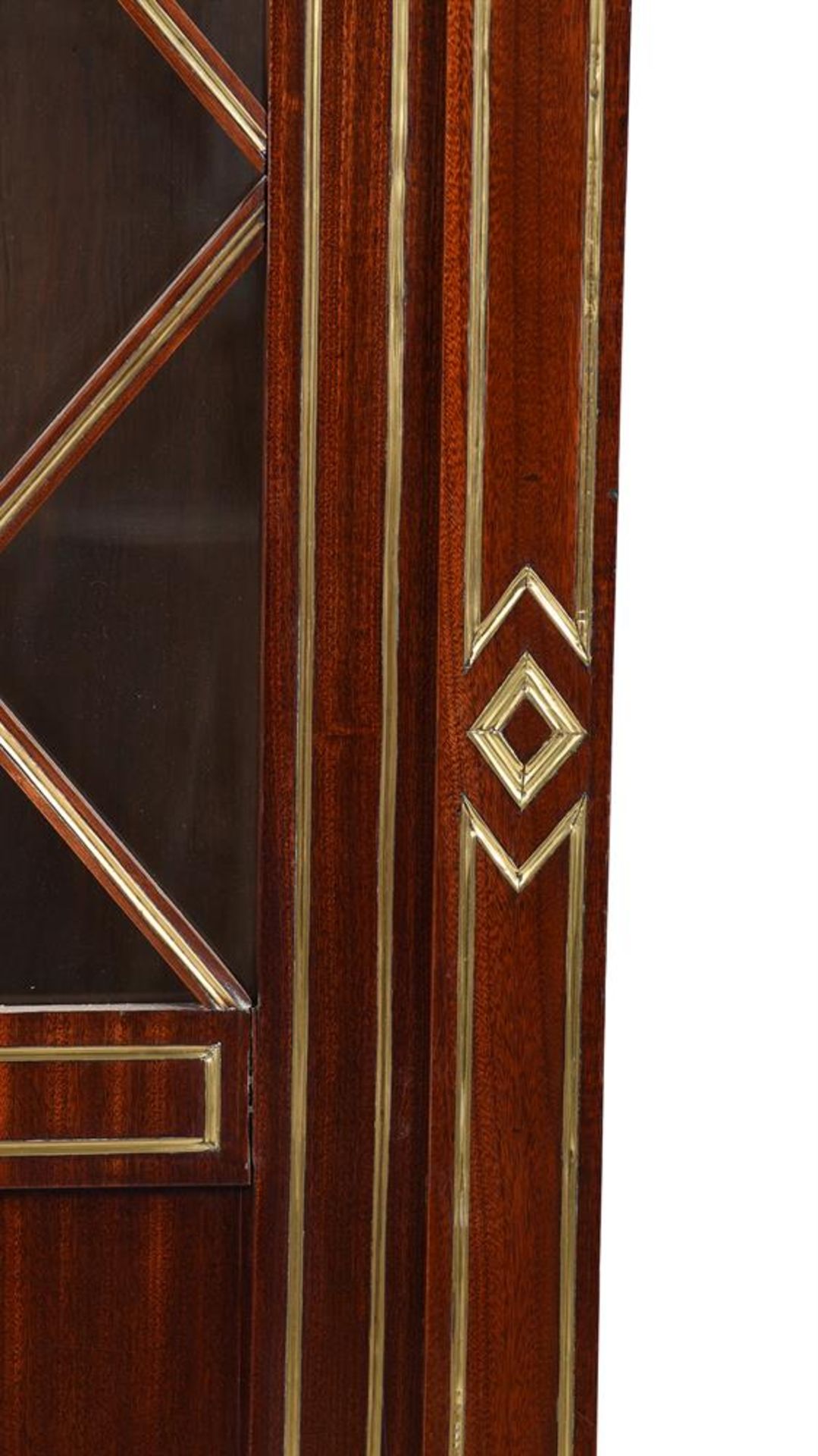 A CONTINENTAL MAHOGANY AND BRASS MOUNTED SIDE CABINET - Bild 2 aus 4