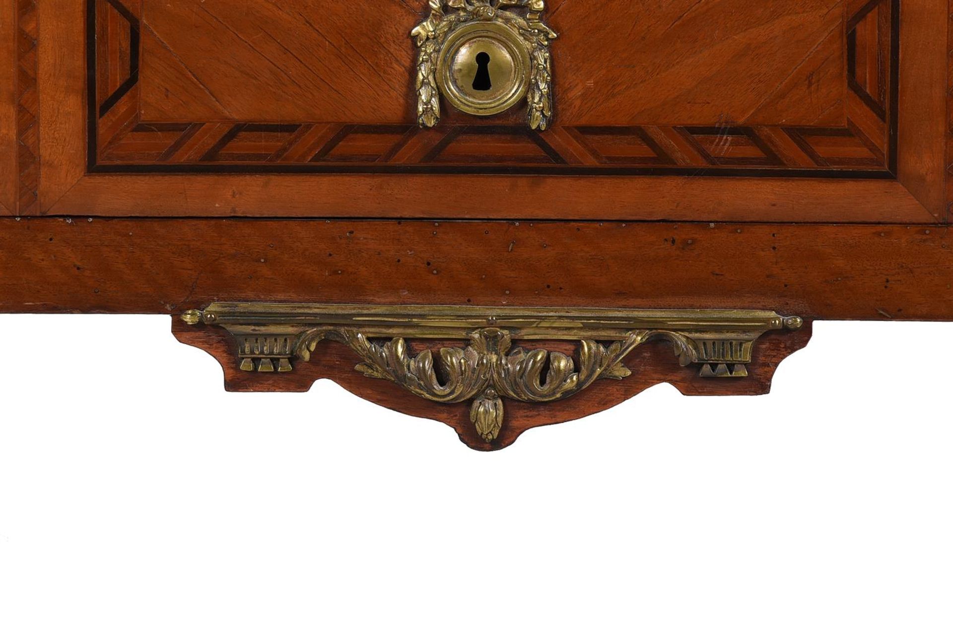 A FRENCH WALNUT, INLAID, AND MARBLE TOPPED COMMODE - Bild 2 aus 6