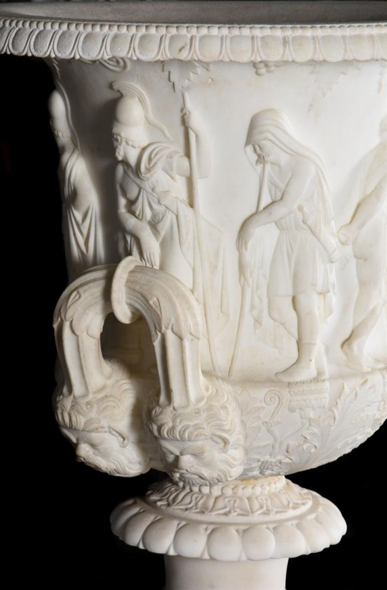 AFTER THE ANTIQUE, A LARGE CARVED MARBLE MEDICI VASE, ITALIAN 19TH CENTURY - Image 5 of 8