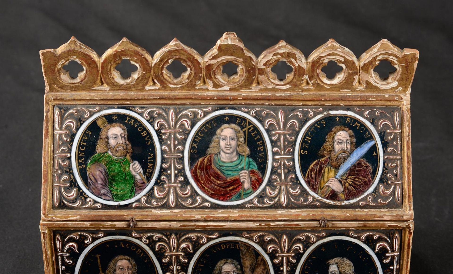 A GILTWOOD AND ENAMEL SET CHASSE OR CASKET, IN THE 16TH CENTURY LIMOGES MANNER - Image 7 of 8