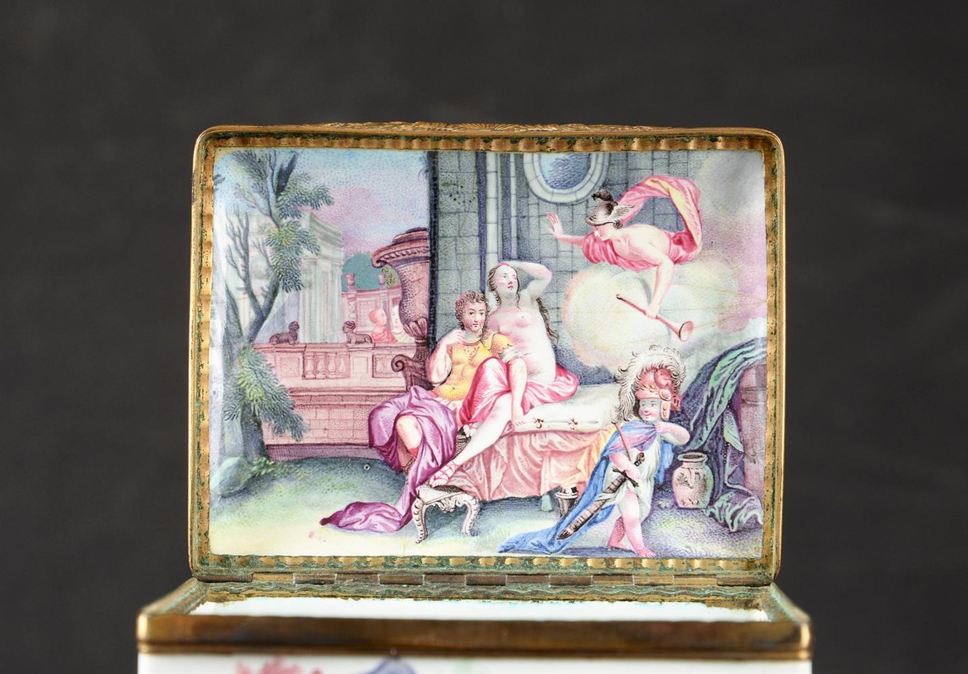 A FRENCH ENAMEL TABLE SNUFF BOX, CIRCA 1800 - Image 4 of 7