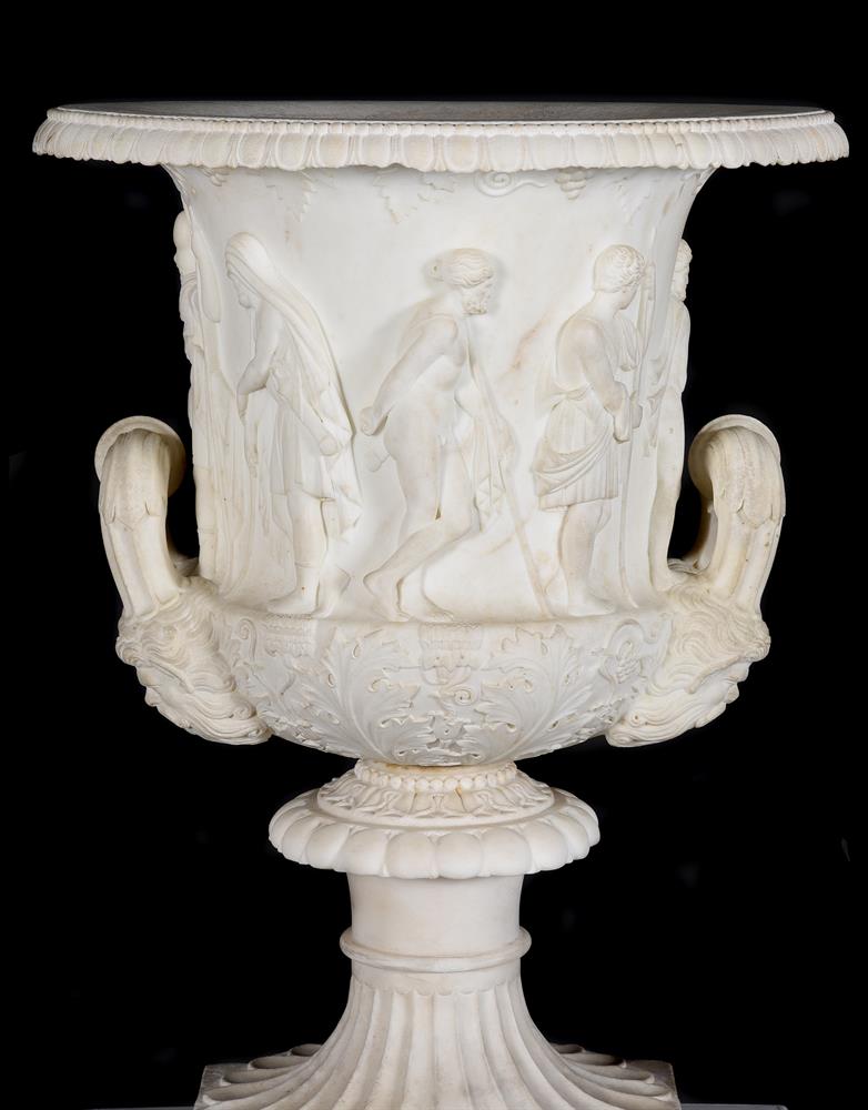 AFTER THE ANTIQUE, A LARGE CARVED MARBLE MEDICI VASE, ITALIAN 19TH CENTURY - Bild 2 aus 8