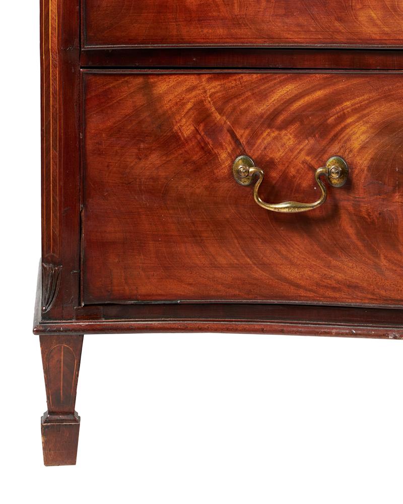 A GEORGE III MAHOGANY SERPENTINE CHEST OF DRAWERS, LATE 18TH CENTURY - Image 2 of 5