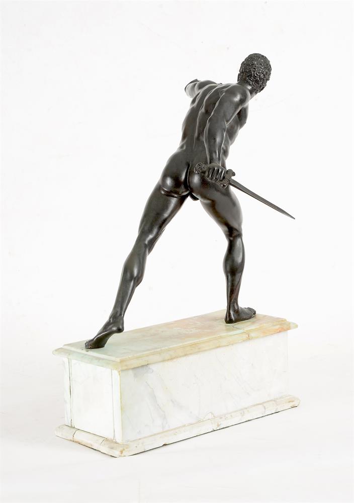 AFTER THE ANTIQUE, A BRONZE FIGURE OF THE BORGHESE GLADIATOR, ITALIAN - Bild 6 aus 6