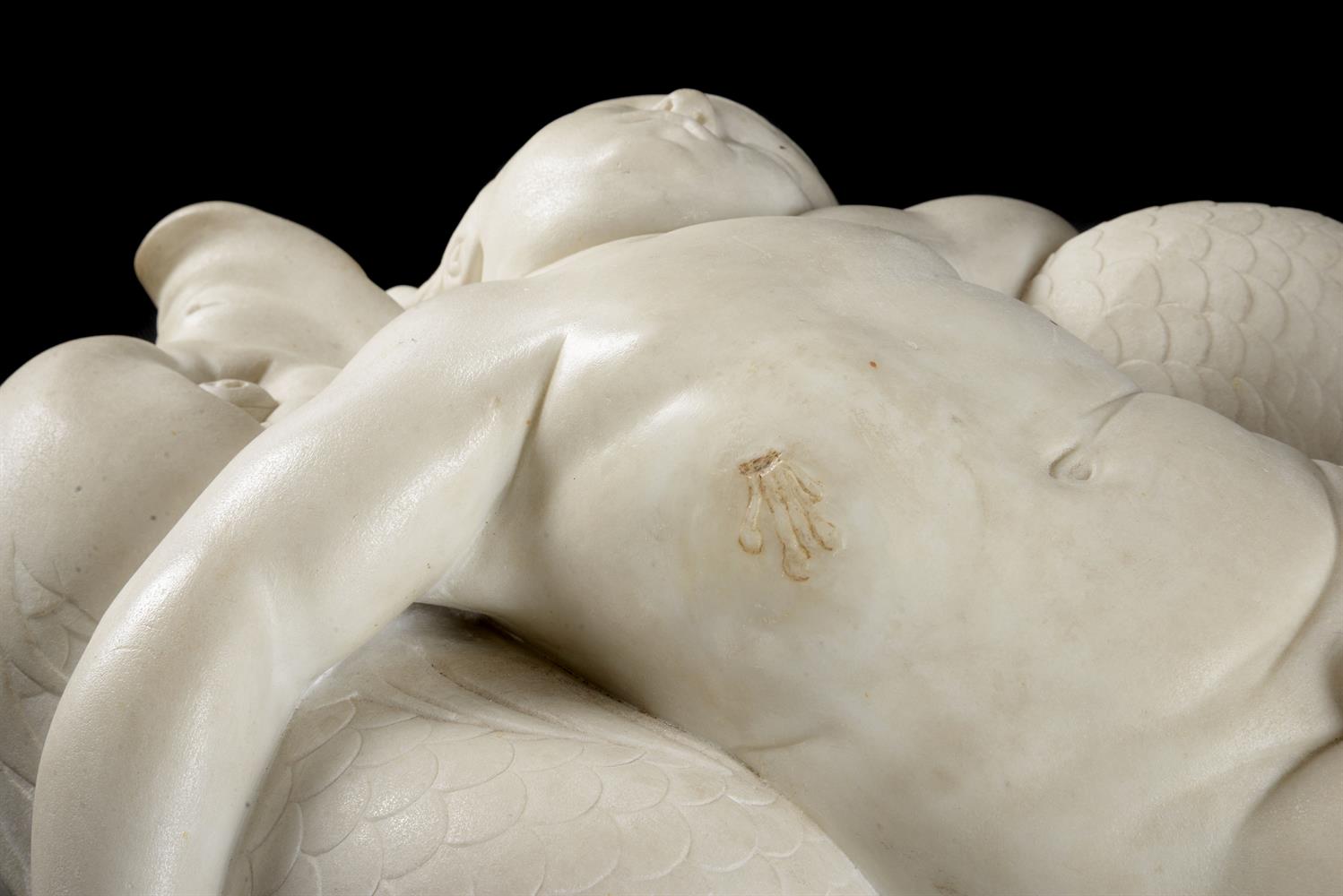 AFTER JOSEPH NOLLEKENS (1737-1825), A MARBLE GROUP 'CHILD BEING CARRIED BY A DOLPHIN' - Bild 3 aus 9