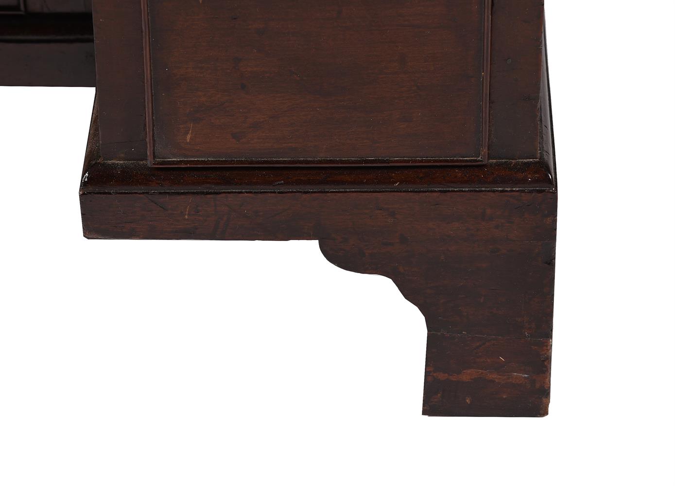 A GEORGE III MAHOGANY COMBINED KNEEHOLE DESK AND DRESSING TABLE, CIRCA 1760 - Image 6 of 8
