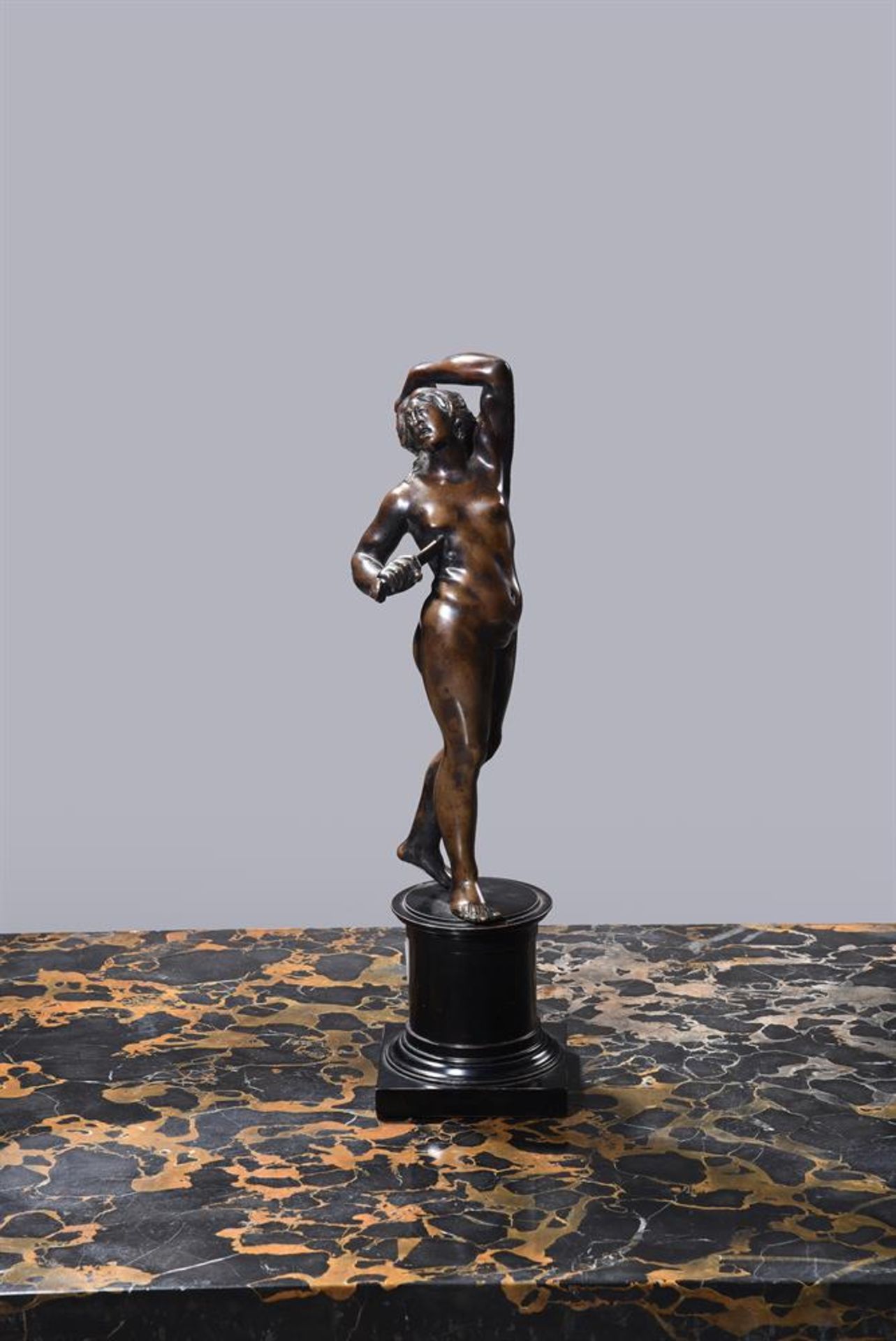 A BRONZE FIGURE OF LUCREZIA, ITALIAN, 17TH CENTURY - Image 2 of 3