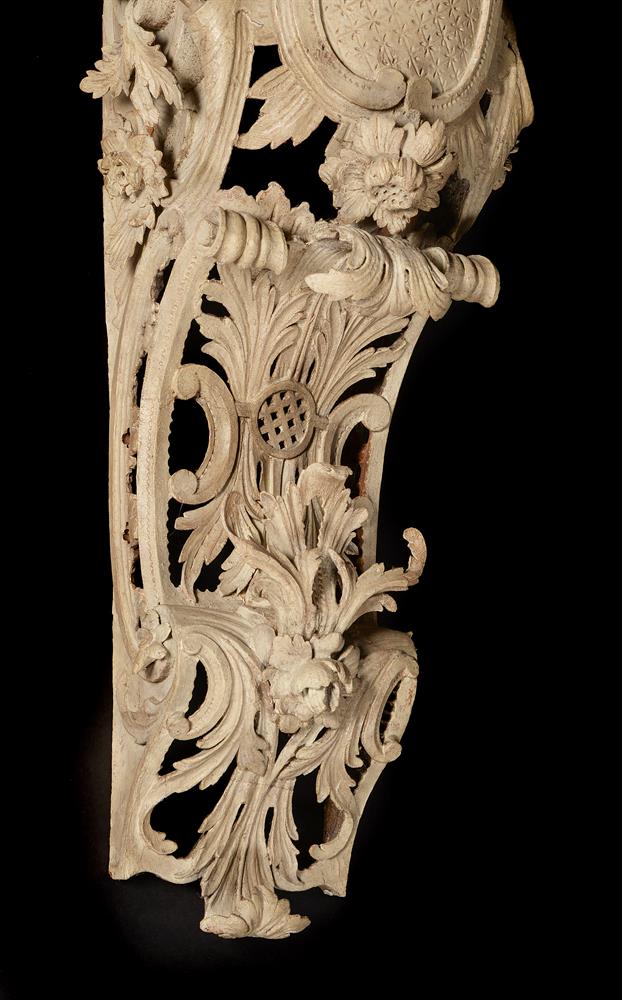 A GEORGE II CARVED PINE AND PAINTED WALL BRACKET, CIRCA 1750 - Image 4 of 4