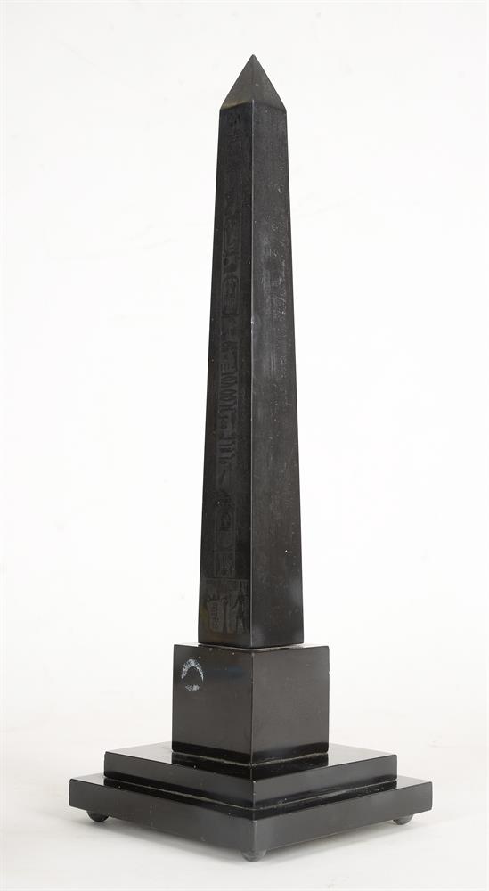 AFTER THE ANTIQUE, A PAIR OF OBELISKS IN BELGIAN BLACK MARBLE, 19TH CENTURY - Bild 3 aus 5