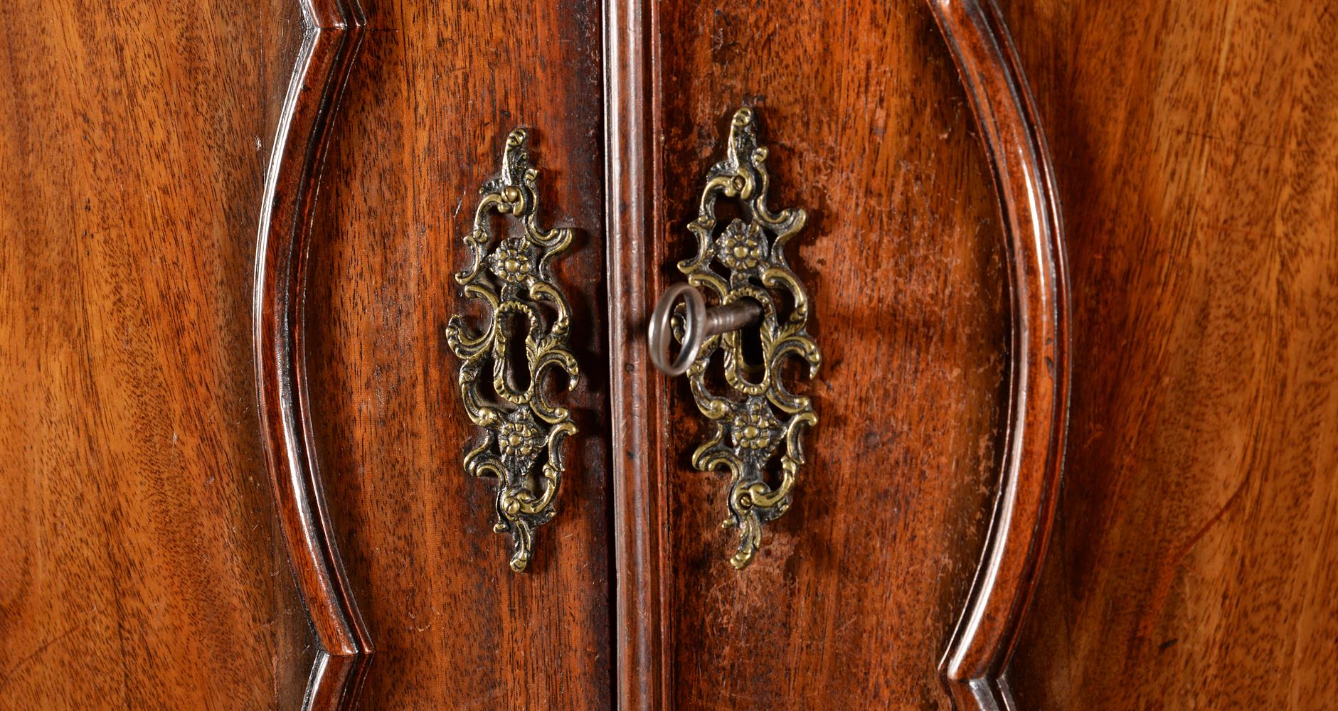 A GEORGE III MAHOGANY WARDROBE, IN THE MANNER OF THOMAS CHIPPENDALE, CIRCA 1770 - Image 5 of 6