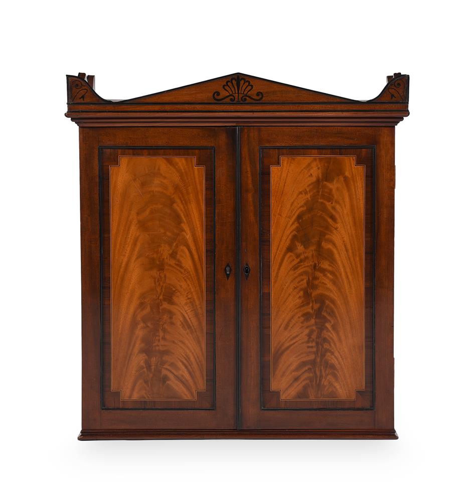 Y A REGENCY MAHOGANY AND EBONY INLAID COLLECTORS CABINET, EARLY 19TH CENTURY