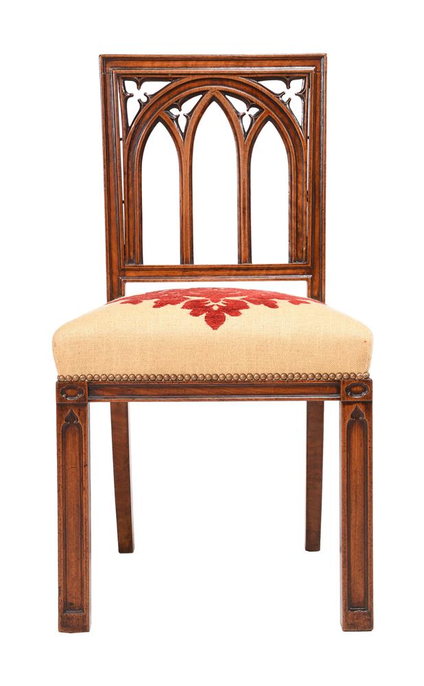 A SET OF SIX WALNUT DINING CHAIRS, IN GOTHIC REVIVAL STYLE, FIRST HALF 19TH CENTURY - Image 5 of 5