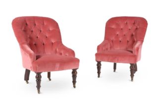 A PAIR OF MAHOGANY AND BUTTON UPHOLSTERED ARMCHAIRS, IN VICTORIAN STYLE, 20TH CENTURY